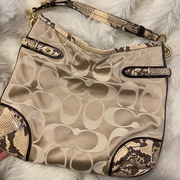 Coach purse - Picture 2 of 4